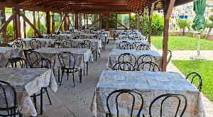 Paradeisos Restaurant Kastoria – ΕΞΩΤΕΡΙΚΑ ΚΑΘΙΣΜΑΤΑ